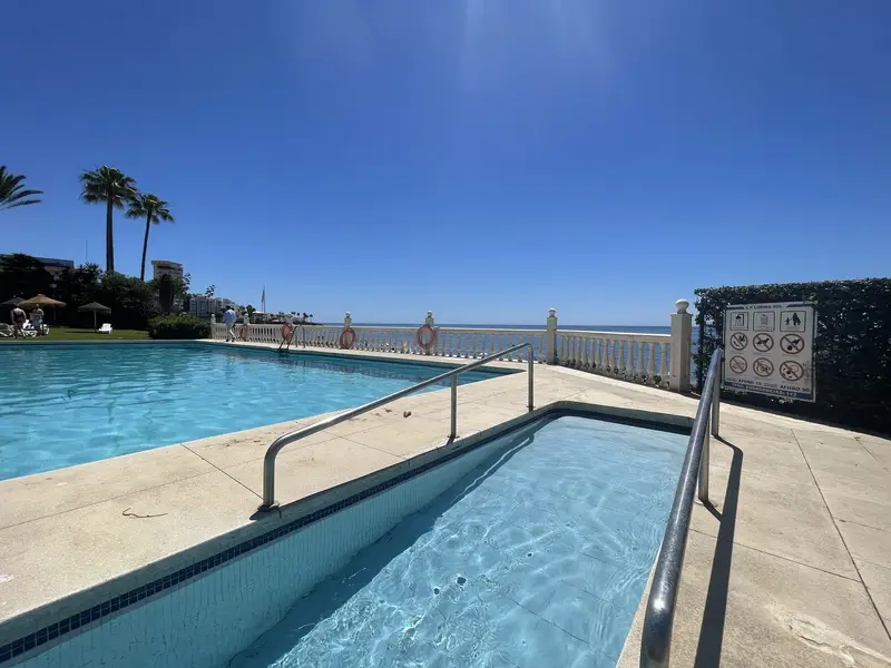 Apartamento en Costa del Sol Primera Linea de Playa Reformado