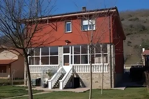 Casa Rural en León con Piscina y Casa de Invitados