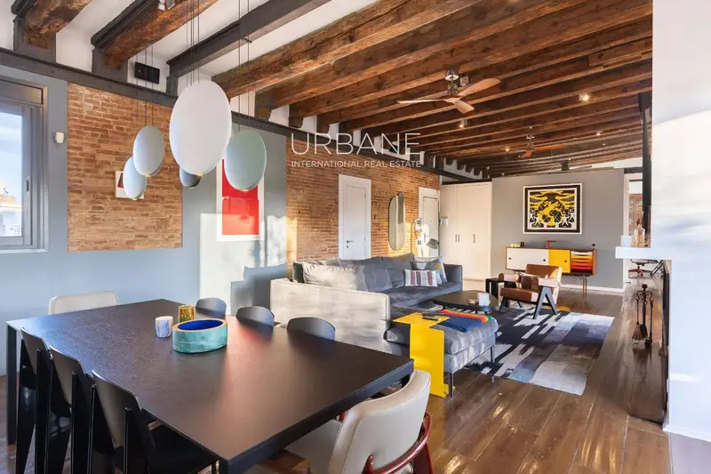 Atico en venta en el Raval Barcelona terraza 120m2