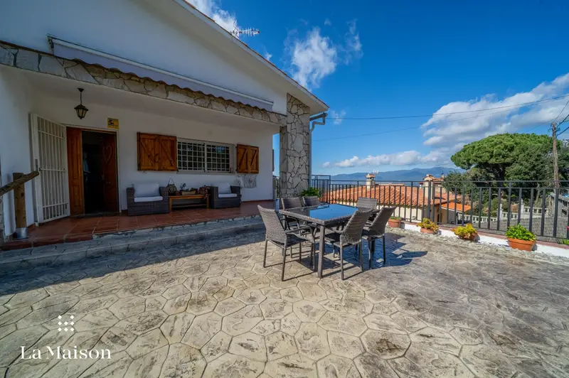 Chalet Dosrius 2 Viviendas 247m2 Reformado Jardin Barbacoa