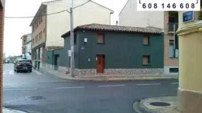 Chalet en Venta en Zuera: Casa Rural con Encanto y Almacenes