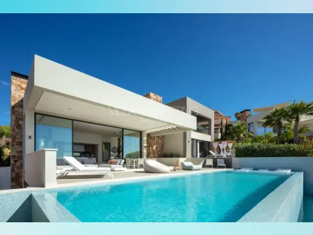 Casa-Villa de 5 Dormitorios en venta Marbella, España