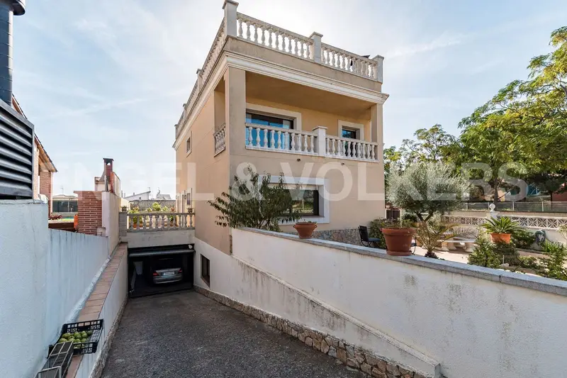 Casa en venta en Malgrat de Mar 3 plantas Garaje Loft Jardin Terraza