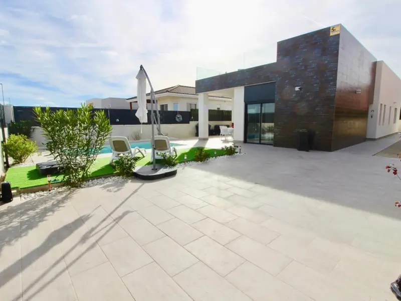 Villa Moderna en Pinoso con Piscina Privada