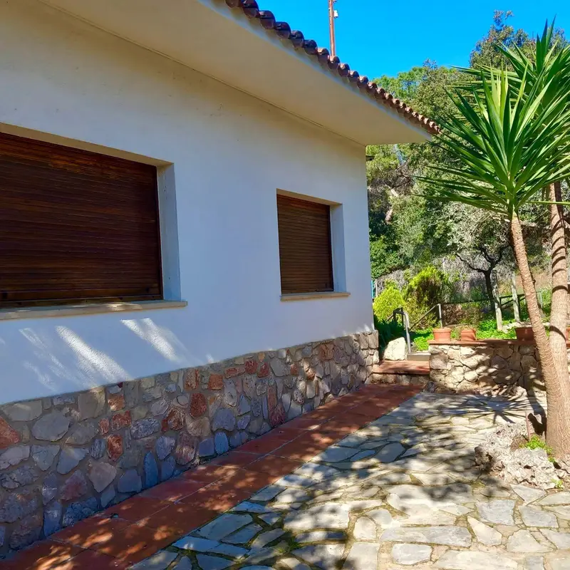 Casa en Santa Eulalia de Ronçana con Piscina y Jardín