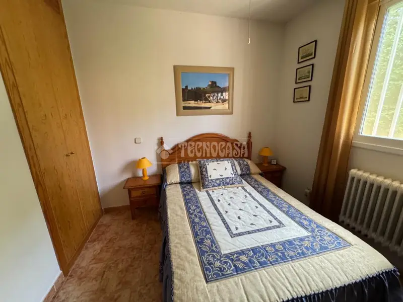 Chalet con Piscina en Caraquiz