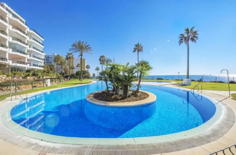 Apartamento en Calahonda con Vistas al Mar