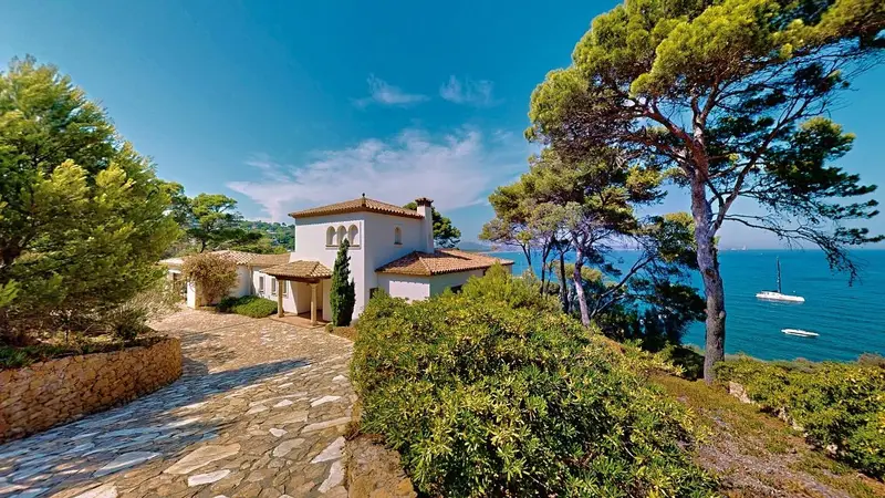 Villa de Lujo en Begur con Vistas al Mar