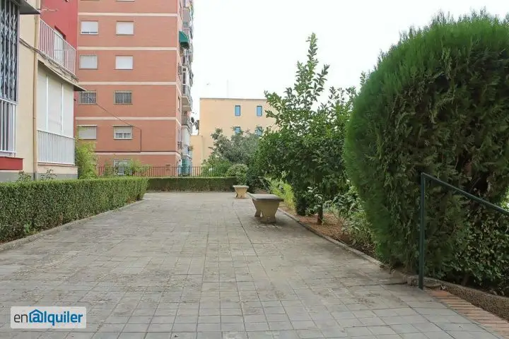 Alquiler piso 94m2 Granada zona Tráfico 3 habitaciones terraza garaje