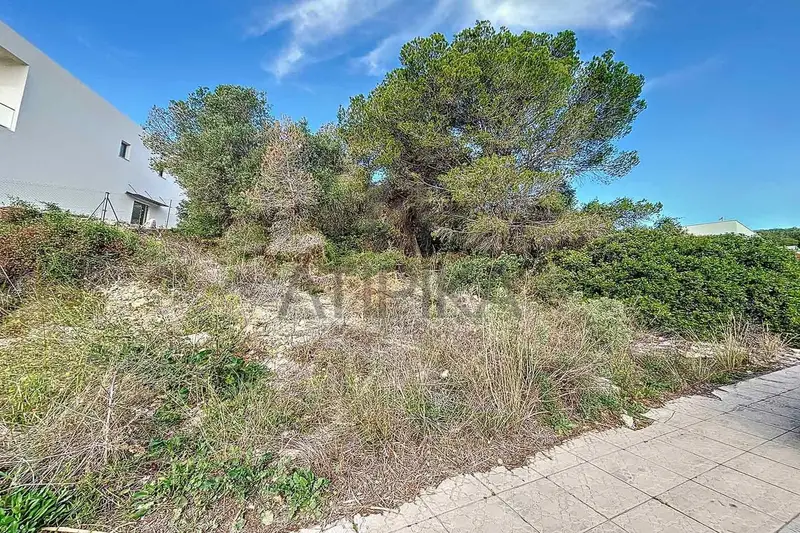 Terreno en Sitges para Casa Moderna con Vistas al Mar