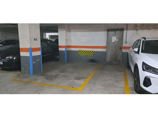 Parking en La Marina del Port - Plaza para coche mediano pequeno