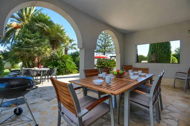 Chalet con Piscina Privada en Denia Cerca de la Playa