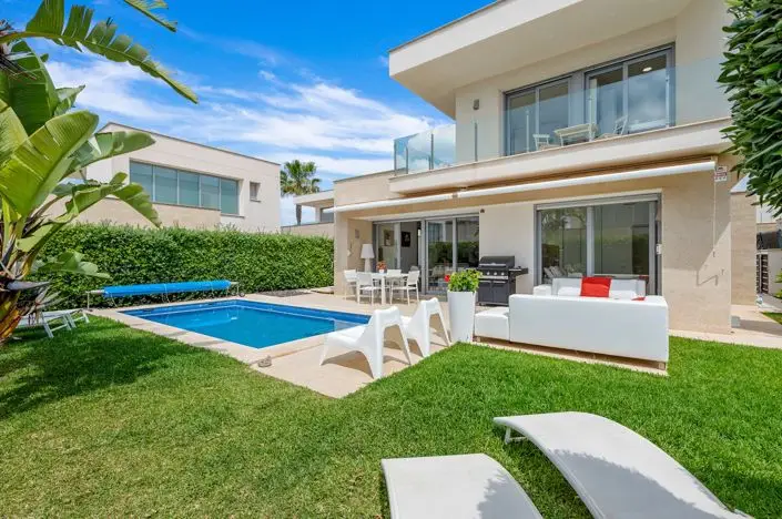 Villa 3 Dormitorios Piscina Privada Jardin Golf