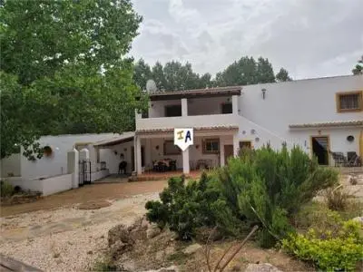 Casa Rural con Piscina y Dos Apartamentos cerca de Archidona