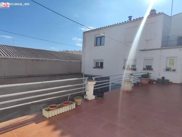 Casa de 536m2 con Garaje y Patio Cubierto cerca de Mercadona