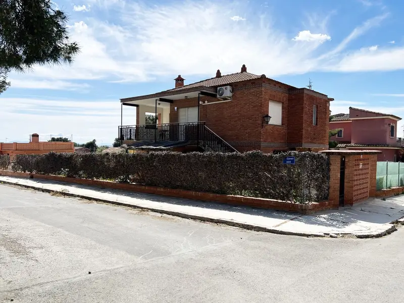 Chalet en Paterna para Familias Grandes con 2 Viviendas