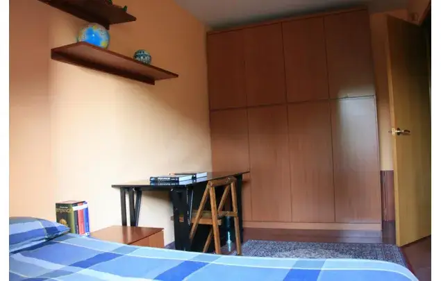 Habitación individual en casa con piscina cerca de la UAB