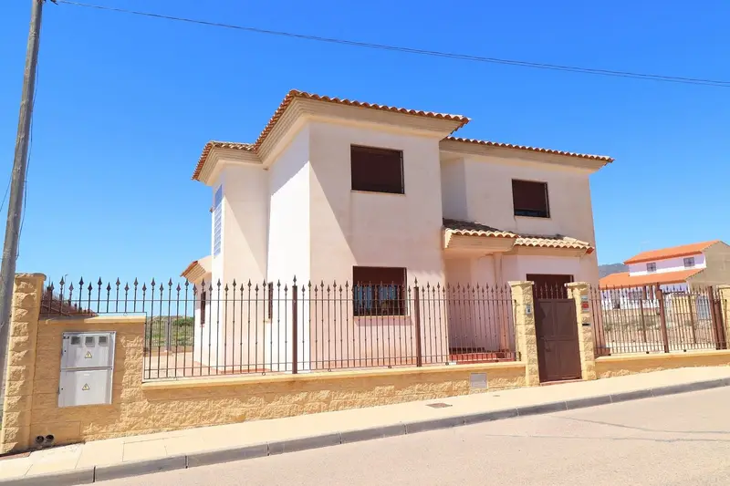 Chalet en Almendricos Lorca Murcia 4 dormitorios 3 banos Gran Garaje