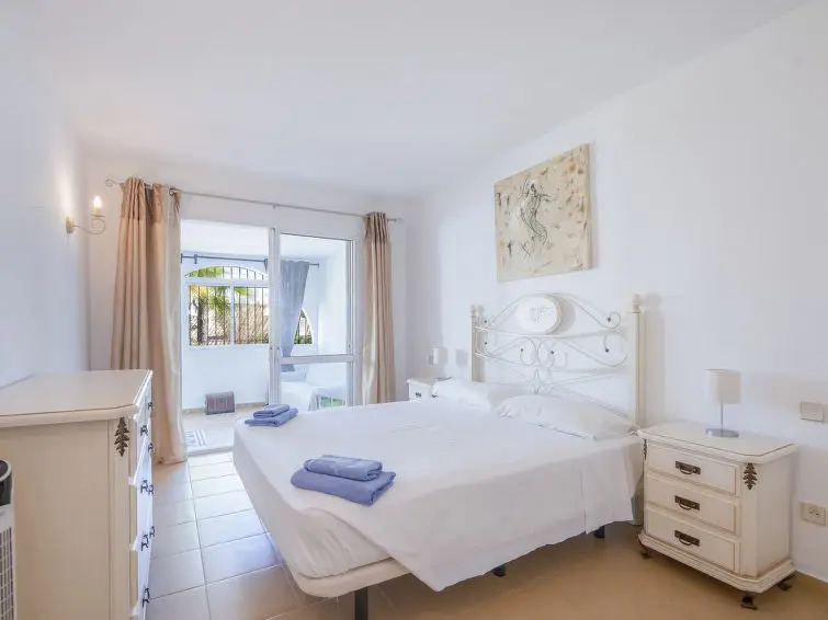 Apartamento 2 Dormitorios Alquiler Calahonda