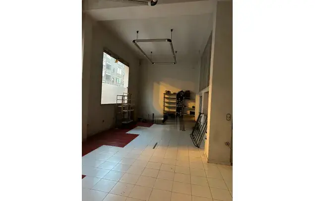 Alquiler Apartamento 1 Dormitorio 200m2 M	laga