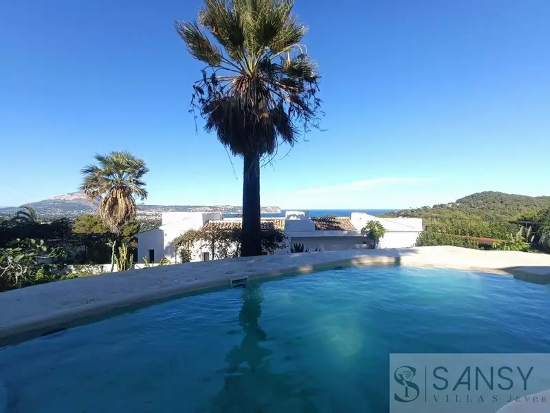 Chalet en Jávea con Piscina y Vistas al Mar