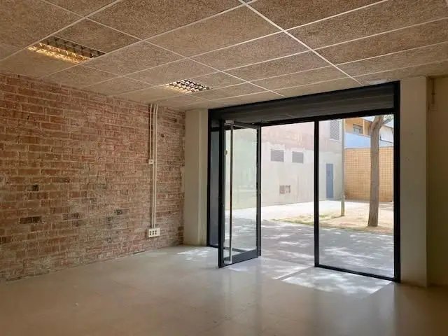 Venta Local Comercial El Poblenou 85m2
