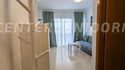 Apartamento en Cala Villajoyosa con Vistas a la Montaña y Piscina