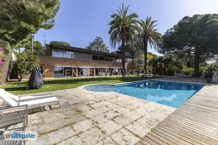 Alquiler Casa Amueblada Premia de Dalt con Vistas al Mar