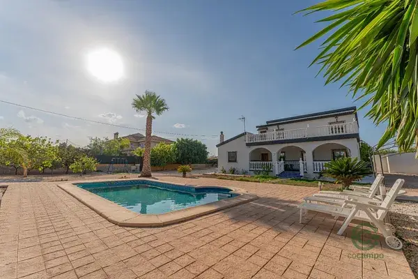 Chalet en Elche cerca de Alicante con Piscina y Jardin
