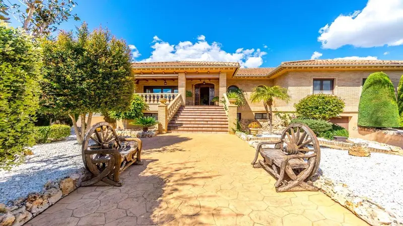 Casa-Villa de 4 Dormitorios en venta Rafael, España