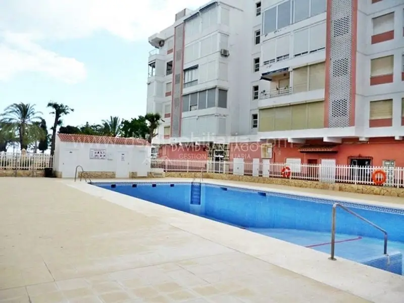 Apartamento en Torre del Mar con vistas al mar y piscina