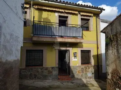Casa adosada en venta Casas de Millan