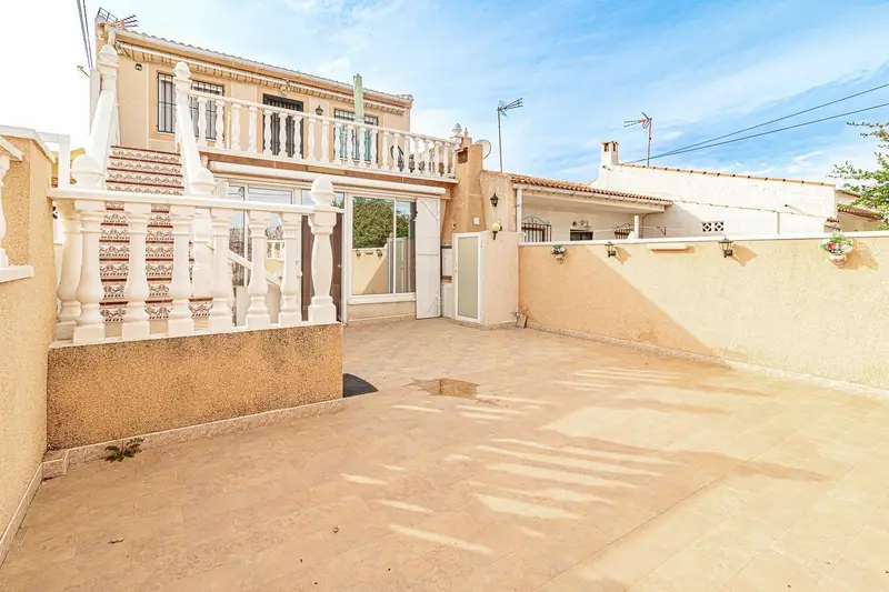 Venta Casa de 4 habitaciones en Carrefour, Torrevieja - Ref: SB54313