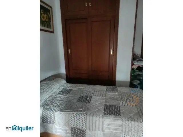 Habitacion con balcon mujer larga temporada Las Lagunas Mijas