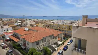 Apartamento en Garrucha con Piscina y Vistas al Mar
