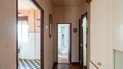 Piso en venta Calle Martires Torrelavega para reformar