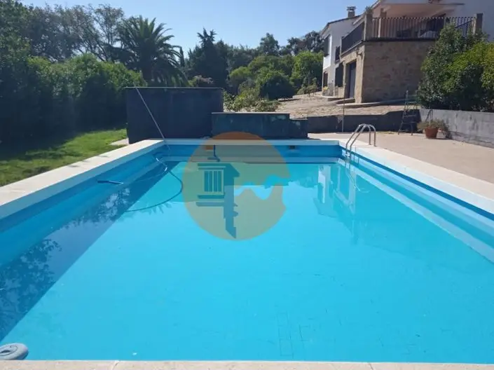 Casa 4 Dormitorios en Cáceres con Piscina y Jardín