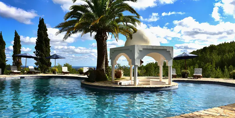 Lujo en Ibiza 6 Dormitorios Chalet con Piscina y Jacuzzi