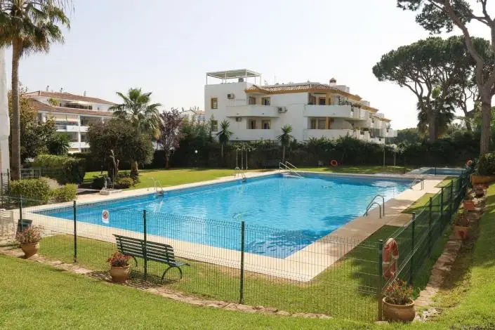 Apartamento 3 Dormitorios Amueblado en Complejo con Piscina