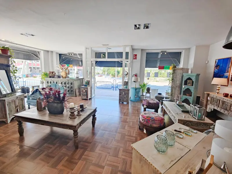 Local Comercial en Alquiler Nerja 200m² Cerca Centro Salud