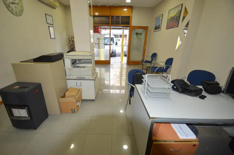 Venta Local Comercial Montigala Badalona 73m2 Trastero