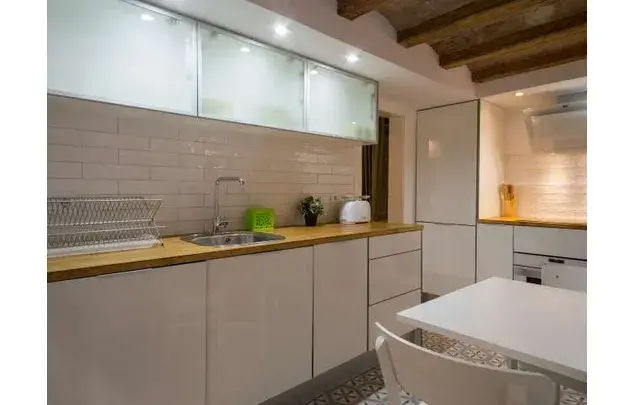 Estudio 36m2 Barcelona El Raval Amueblado Cerca Transporte