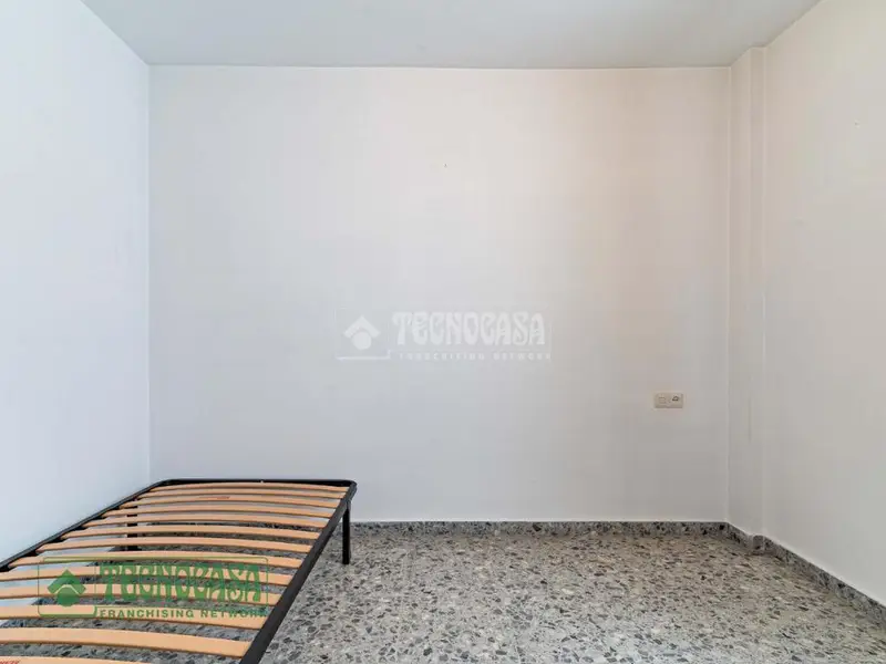 Piso en venta en Álora centro: 4 dormitorios, balcón y ascensor