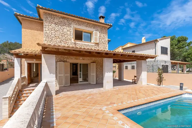 Chalet en Cala Mesquida Mallorca con Vistas al Mar y Piscina