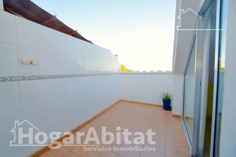 Ático en Museros con Terraza y Garaje Cerca del Metro