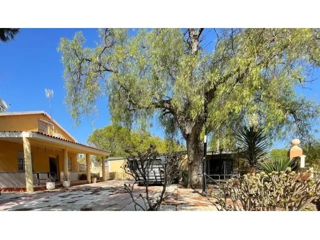 Chalet en El Rebolledo con Piscina y Gran Parcela