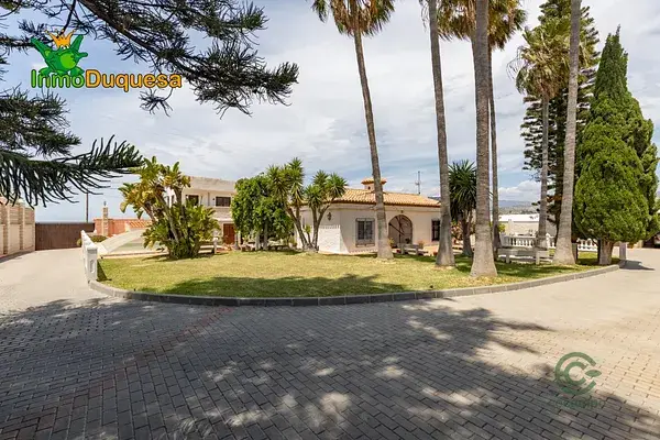 Villa de Lujo en Motril con Piscina y Jardines