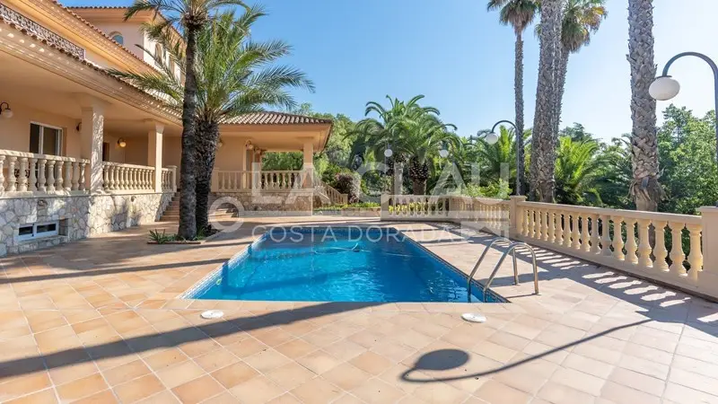 Casa con Vistas al Mar y Montaña en Tarragona
