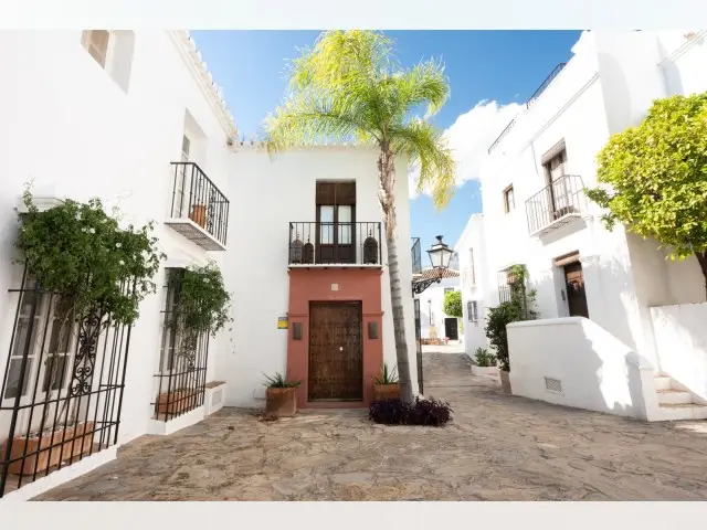 Adosado 2 Dormitorios Milla de Oro Marbella Cerca Playa Garaje Privado