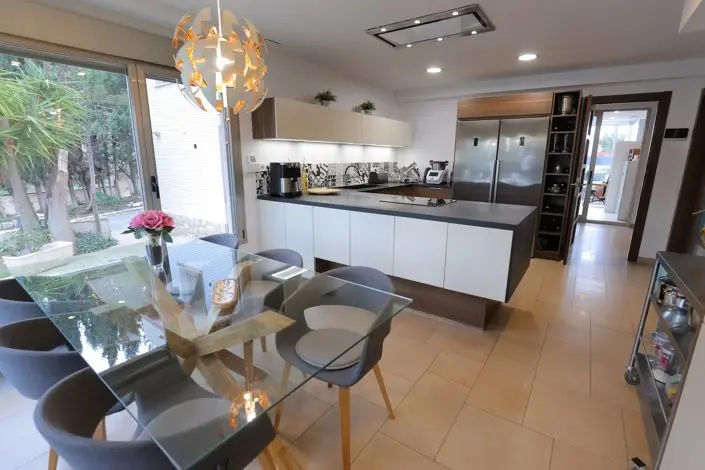 6 Bed Villa for sale